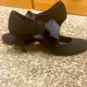 2 1/2 inch high heels, black size 7 1/2, brand is impo.